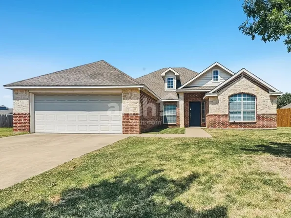 520 Castlebrook Ct, Saginaw, TX 76179