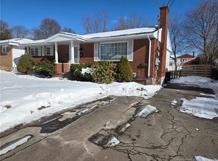 89 Mount Royal Blvd, Moncton, NB E1E 2V3