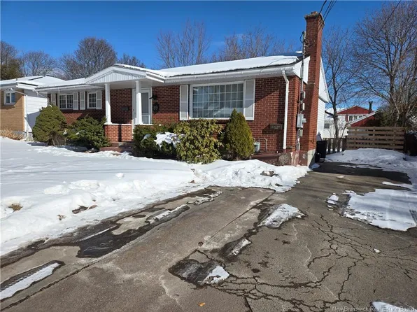 89 Mount Royal Blvd, Moncton, NB E1E 2V3