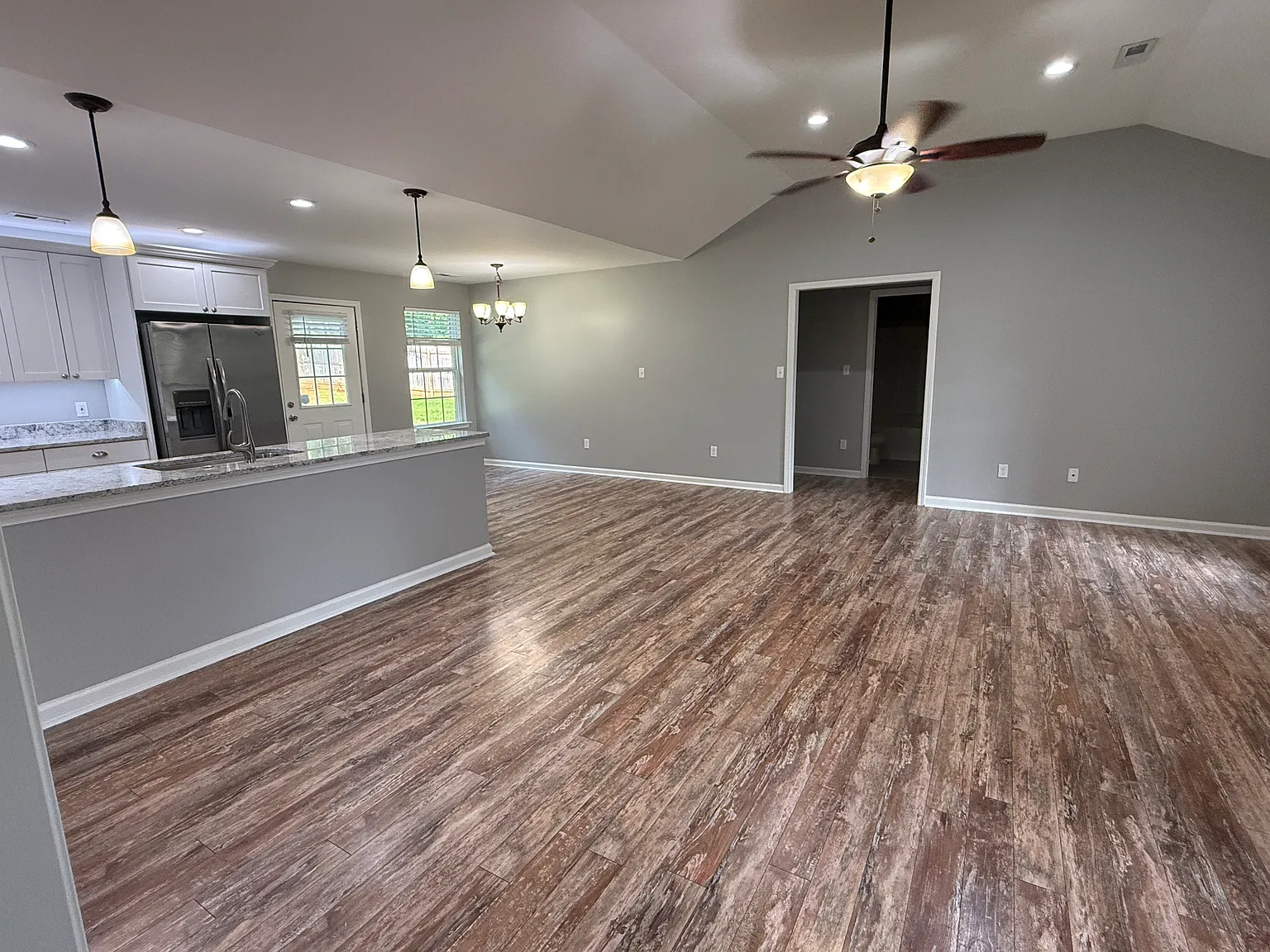 4 bed, 2300 sqft, $2,900 — Photo 4