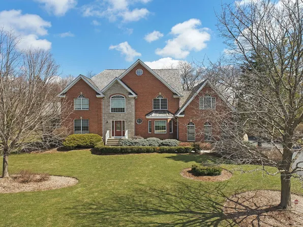 25581 N Countryside Dr, Lake Barrington, IL 60010