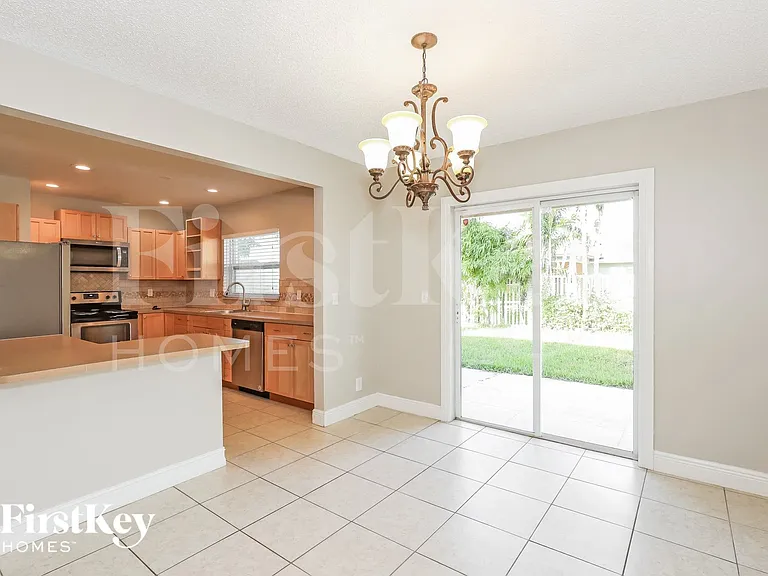 2366 NW 110th Ter — Photo 4