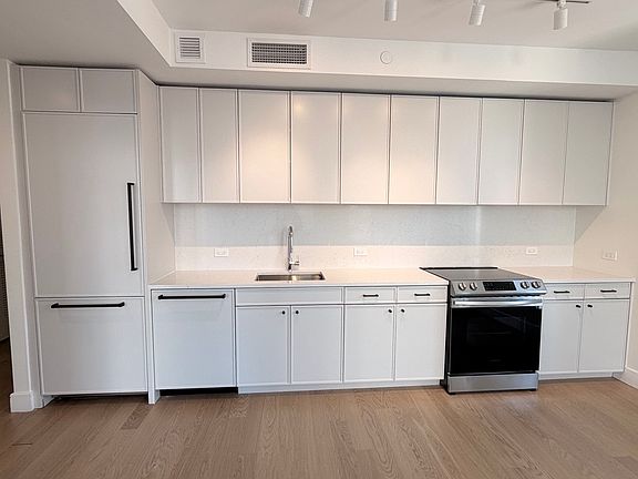 2nd image of 420 Carroll St #1005