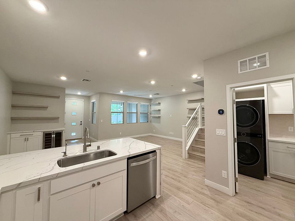 1st image of 511 Fairview Hills St