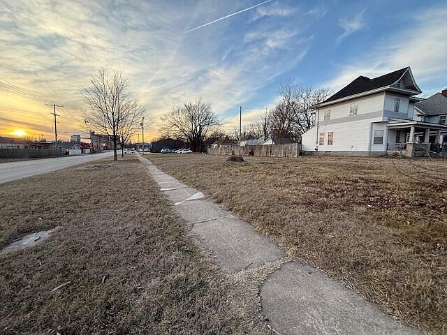 2nd image of 1851 N Main Avenue