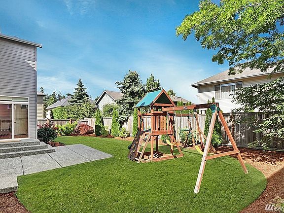 2nd image of 912 273rd Pl SE