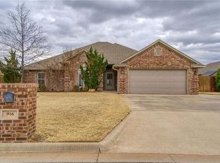 916 Stephanie Ln, Altus, OK 73521