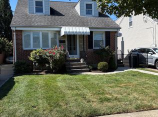 239 McKinley Pkwy, Mineola, NY 11501