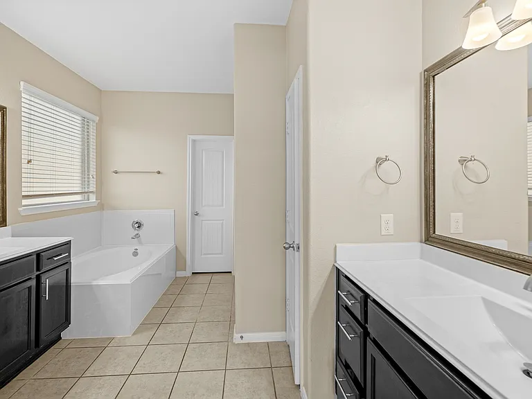 8602 Austin Thomas Dr — Photo 13