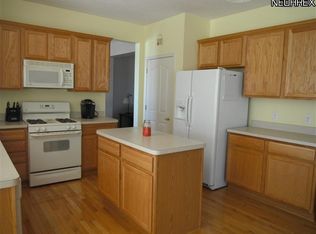 27131 Waterside Dr, Olmsted Township, OH 44138