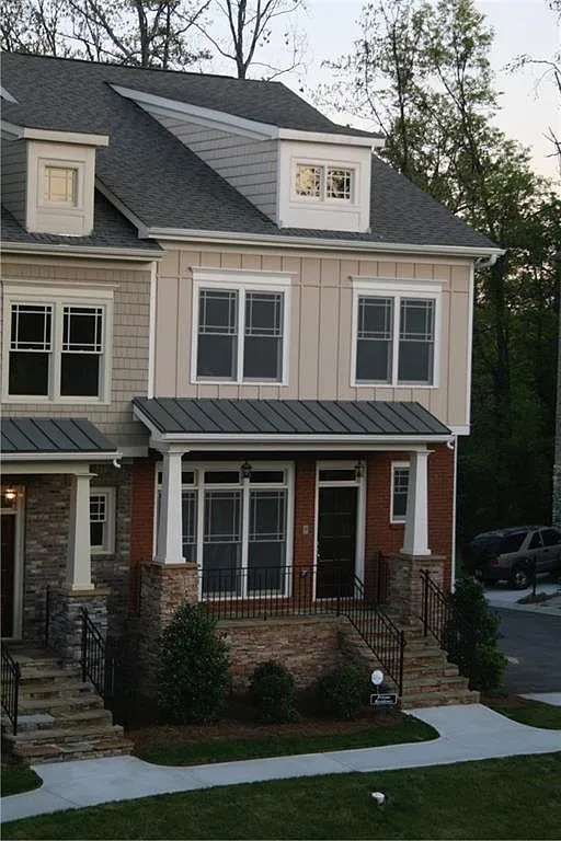 4 bed, 3.5 bath, 2068 sqft, $4,400 — Photo 1