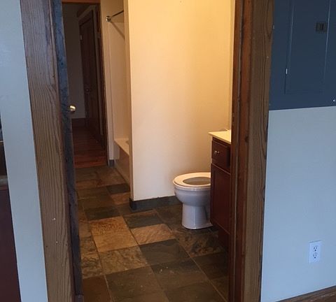 4th image of 218 E Walnut St APT 301