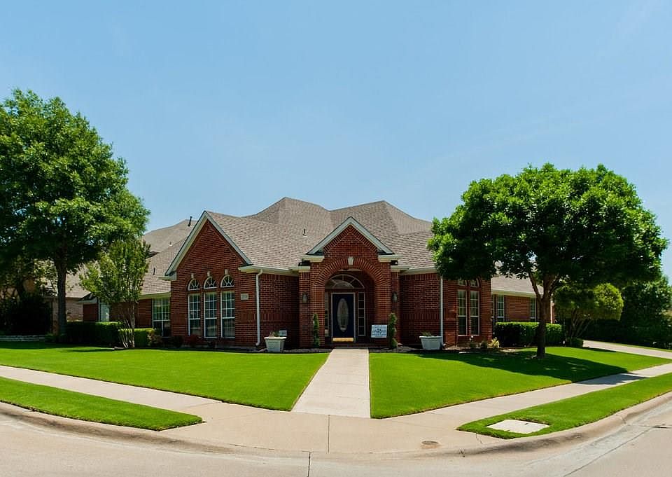 1st image of 2709 Lake Flower Dr