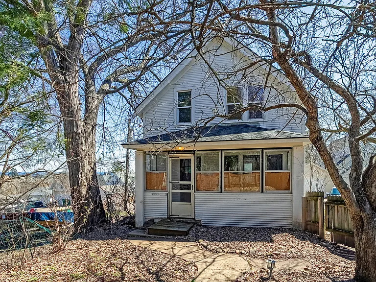 512 E 8th St — Photo 36