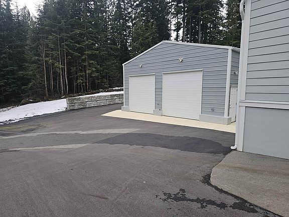 3rd image of 33523 Cardinal St