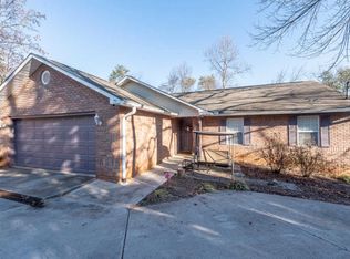 858 Greenwich Dr, Maryville, TN 37803