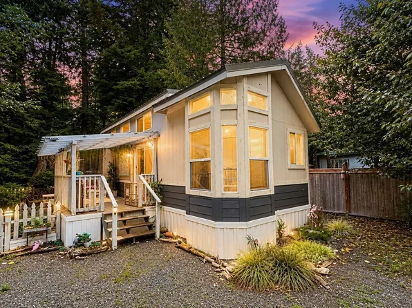 44 Butterfly Lane, Pacific Beach, WA 98571