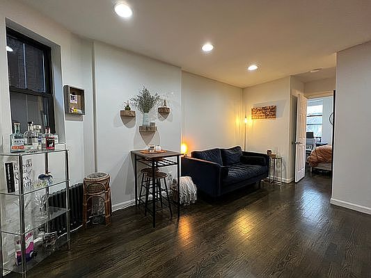 2nd image of 236 Mulberry St APT 11