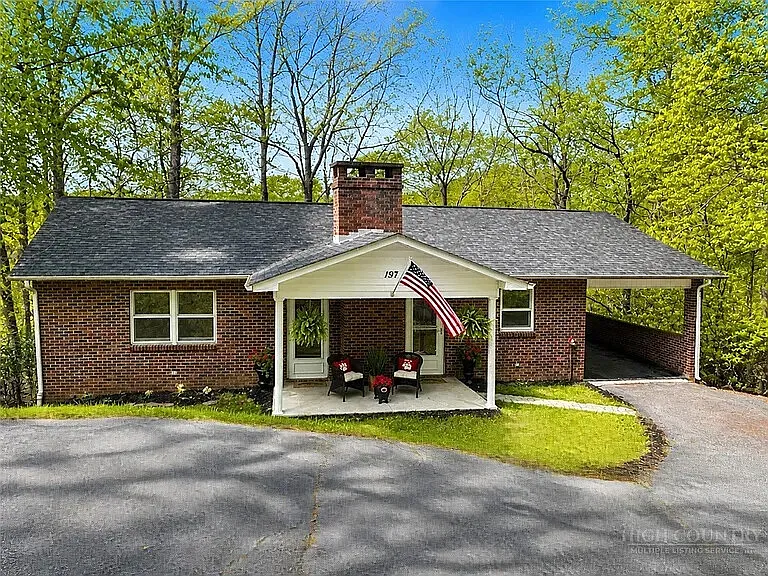 2 bed, 2.5 bath, 1423 sqft, $2,150 — Photo 1
