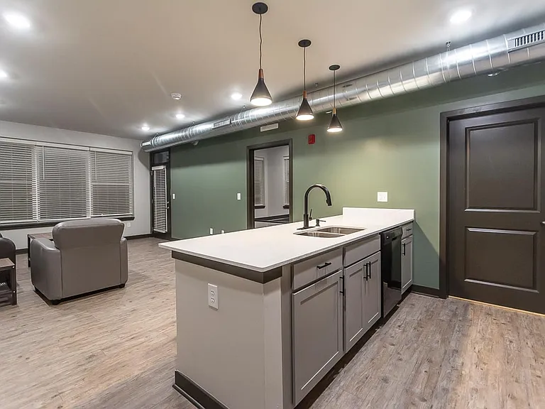 The Bentley Apartments — Photo 101
