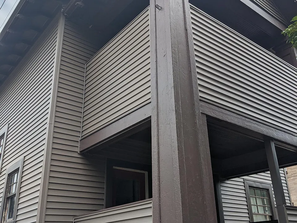 Lower unit with front porch