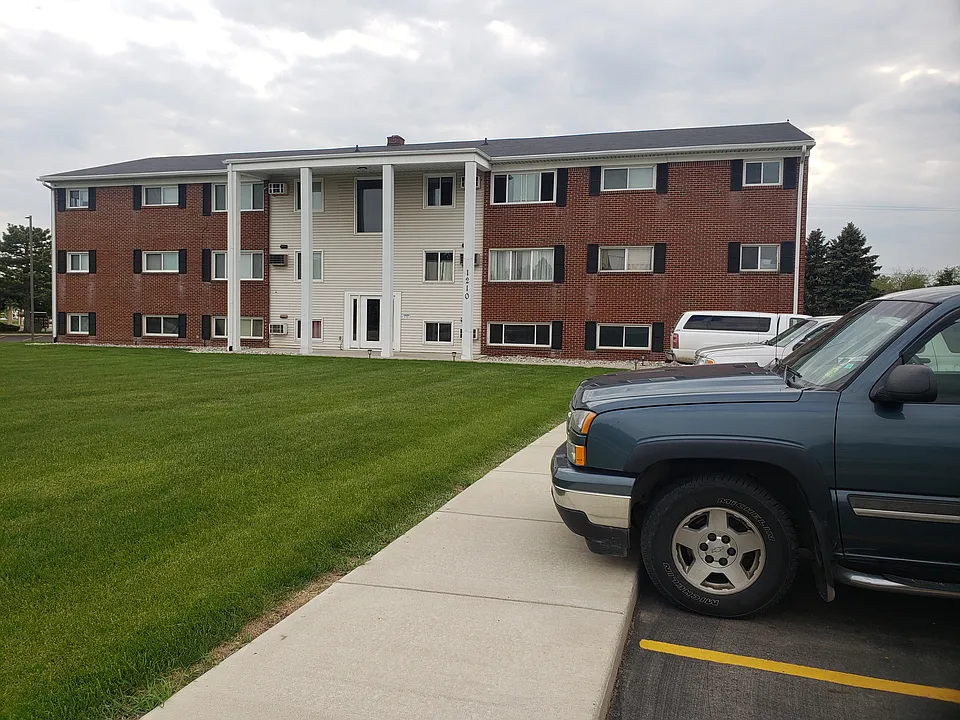 1210 S US Highway 27
