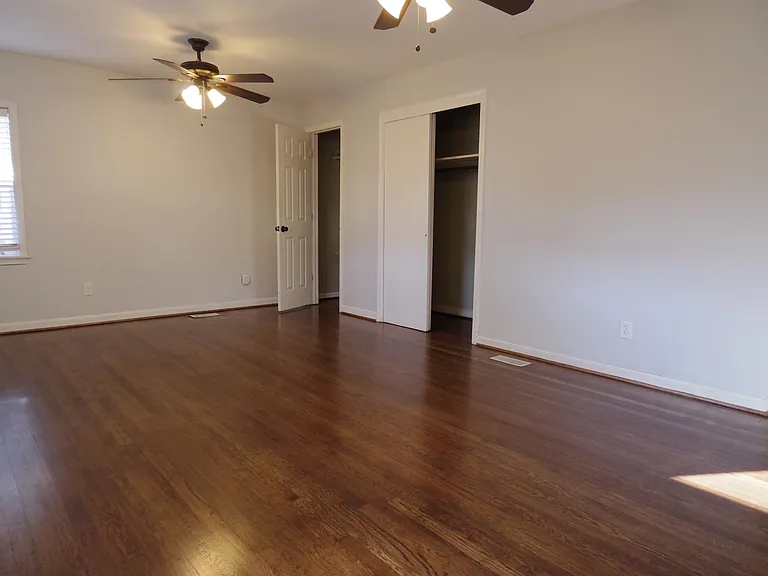 805 Acton Ave — Photo 10
