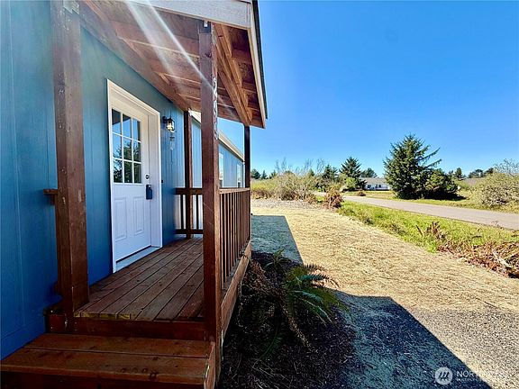 4th image of 299 Octopus Avenue NE