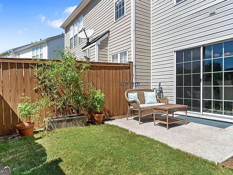 240 Regent Sq — Photo 16