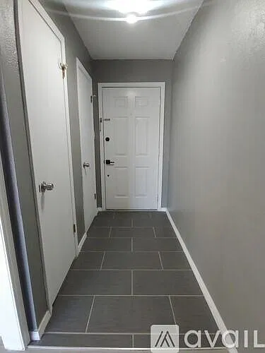 212 SE Surrey Pl — Photo 3