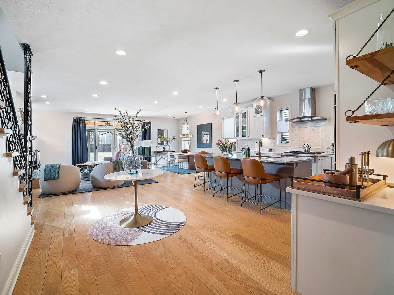 3 bed, 3.0 bath, 2744 sqft, $7,768 — Photo 3