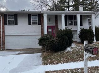 279 Village Meadow Dr, Ballwin, MO