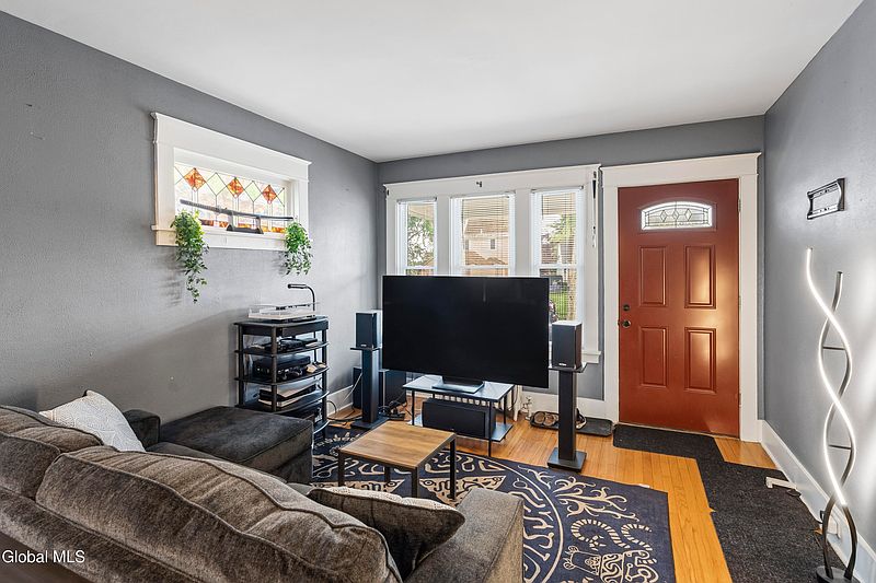 3rd image of 106 Lark Street