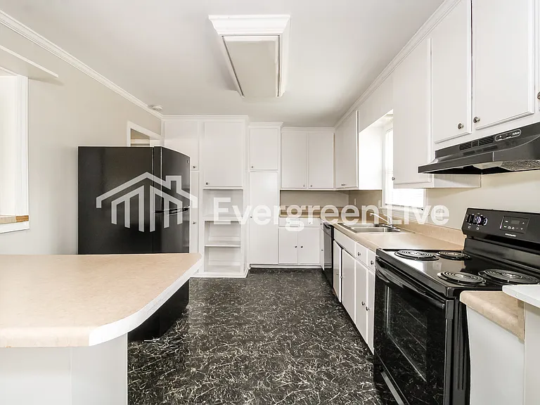 5426 Garden Lake Dr — Photo 7