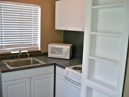 3 bed, 900 sqft, $1,800 — Photo 3