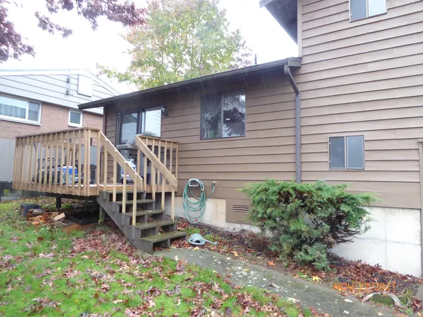 9032 8th Ave NW, Seattle, WA 98117