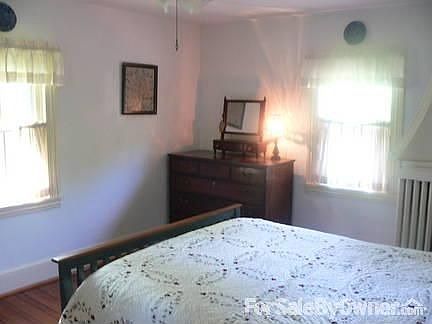 Master Bedroom : Enjoy the fine views and feel the afternoon sunshine washing over the bed.