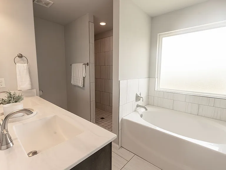 15708 Vermillion Dr — Photo 19
