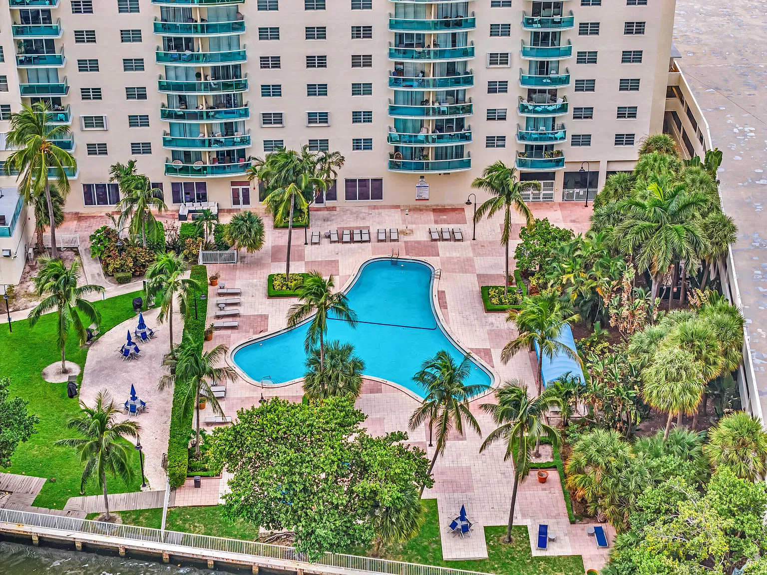 1 bed, 1.5 bath, 1000 sqft, $3,000 — Photo 2