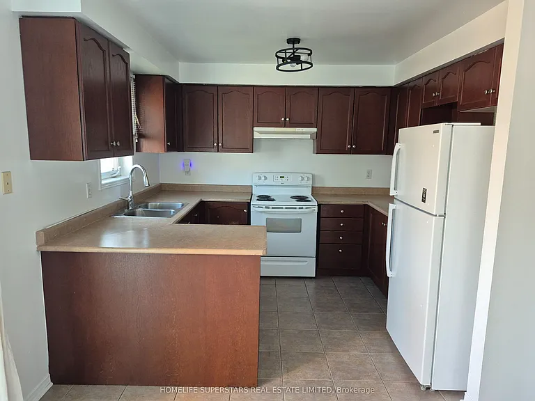 19 Foxchase Ave #46 — Photo 5