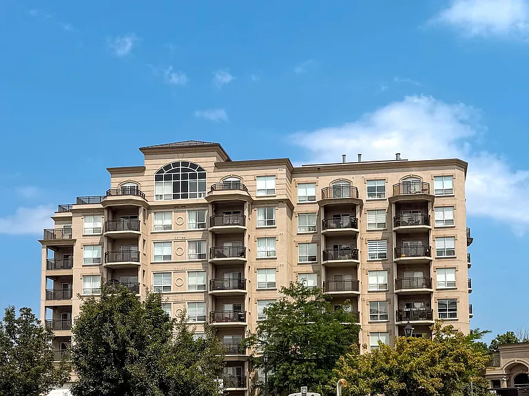 8 Maison Parc Ct #703 — Photo 16