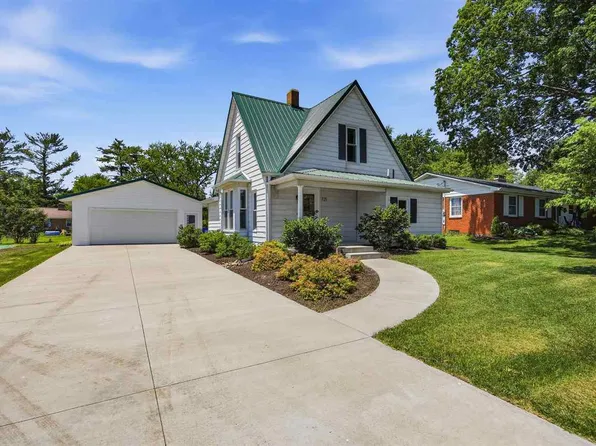 721 6th St, Kalona, IA 52247