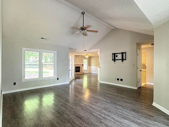 3rd image of 180 Baytree Dr