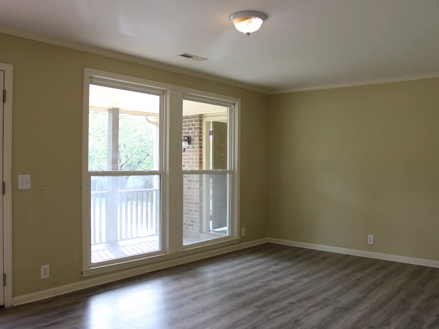 3 bed, 1170 sqft, $1,900 — Photo 2