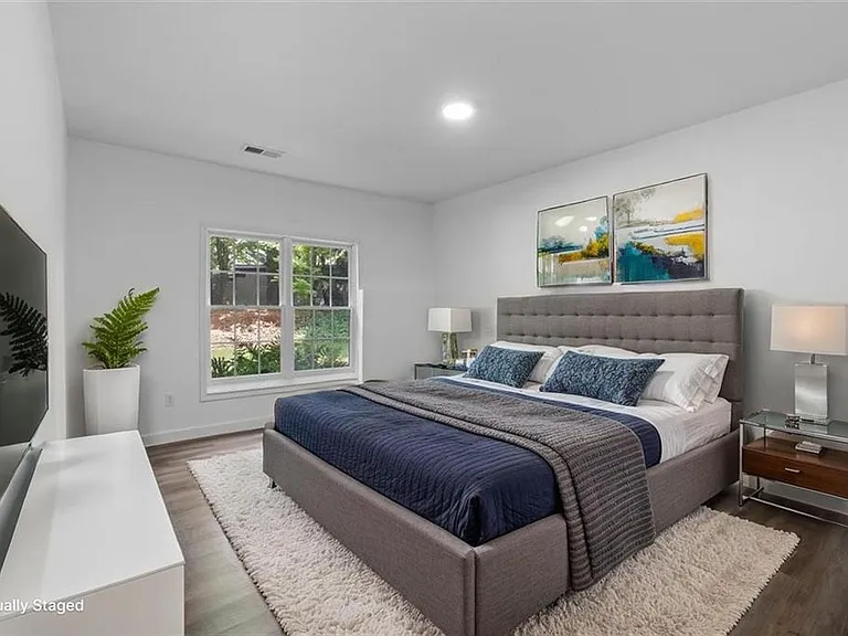 350 Wembley Cir — Photo 21