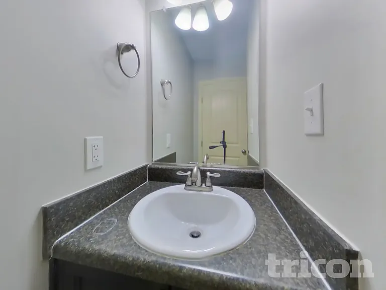 1422 Collins Dr — Photo 15