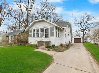 101 Maplelawn St SE, Kentwood, MI 49548