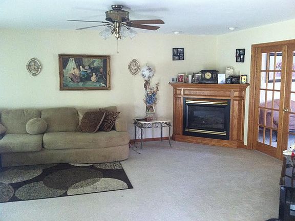 3rd image of 8370 Hunting Dr