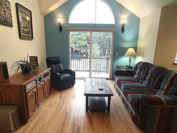 2nd image of 840 Cloud Cap Avenue