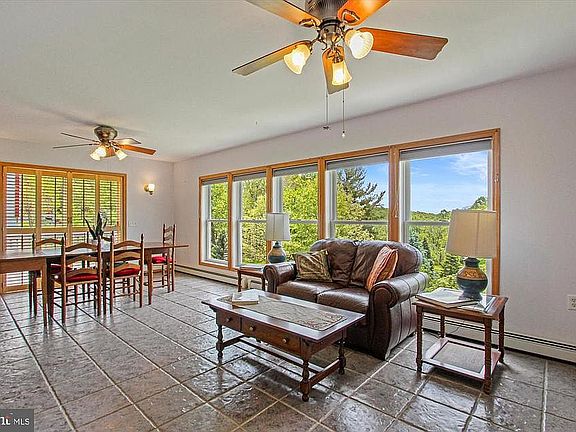 4th image of 1350 Evergreen Way